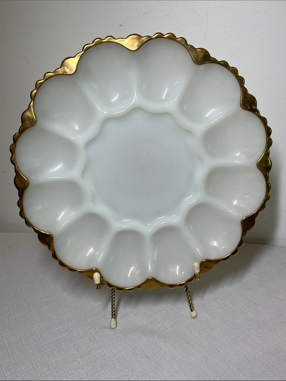 Vintage Anchor Hocking milk glass serving plate 
Egg design, polished gold trim
